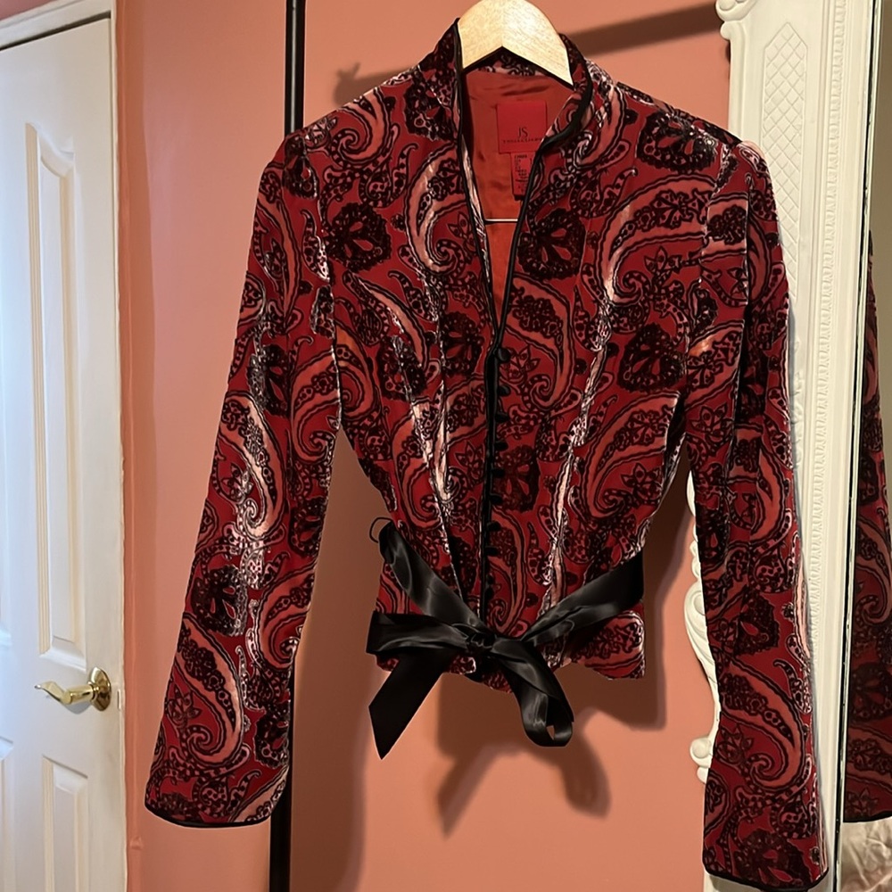 JS Collections Velvet Buttoned Top/Evening Jacket. Paisley print.